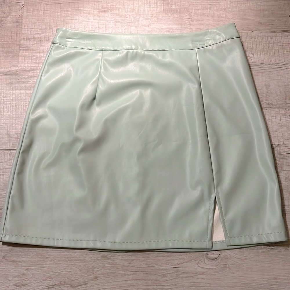 Faux leather zip skirt. Sage green. Size Large.